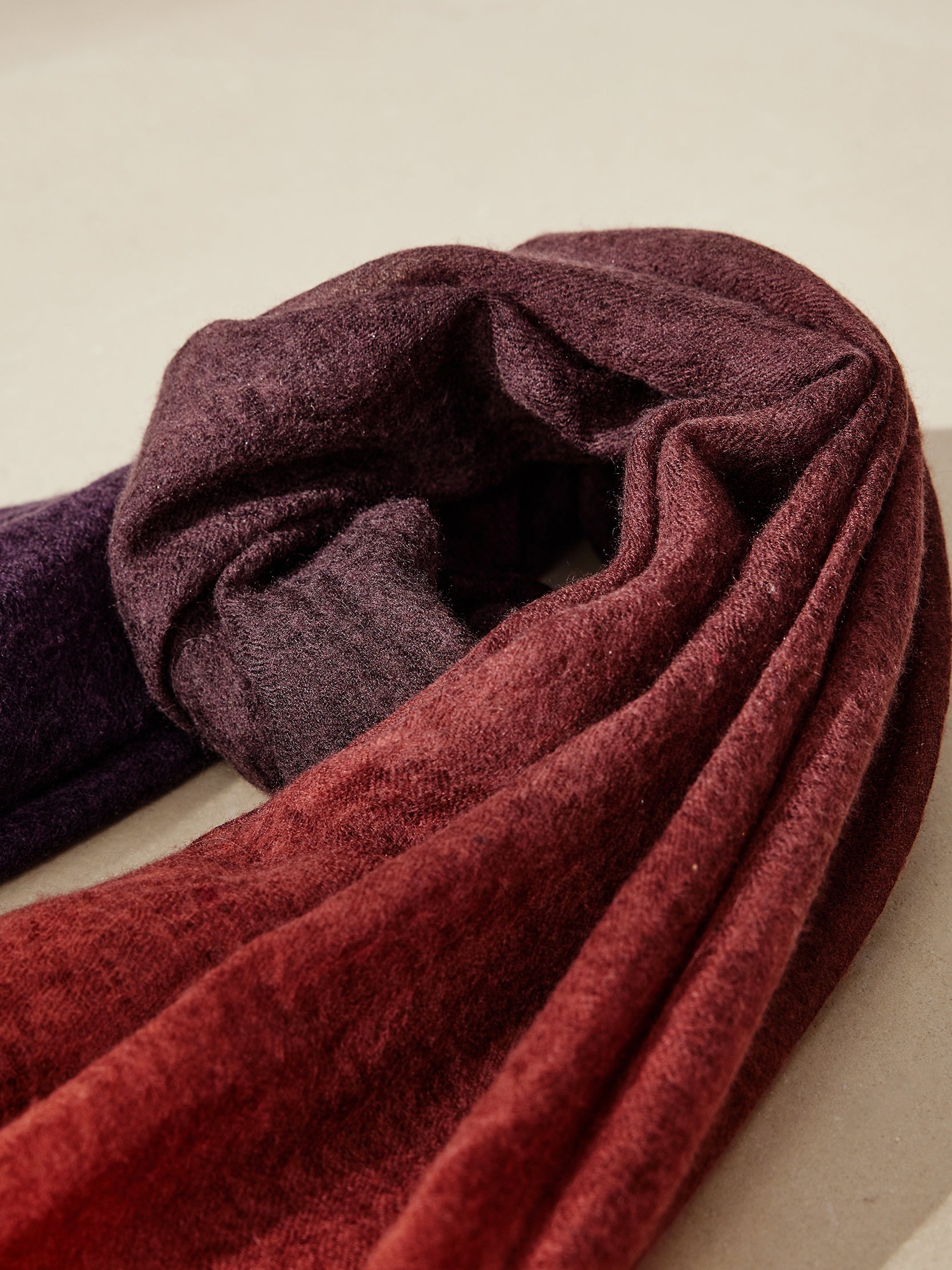 Long cashmere gradient scarf