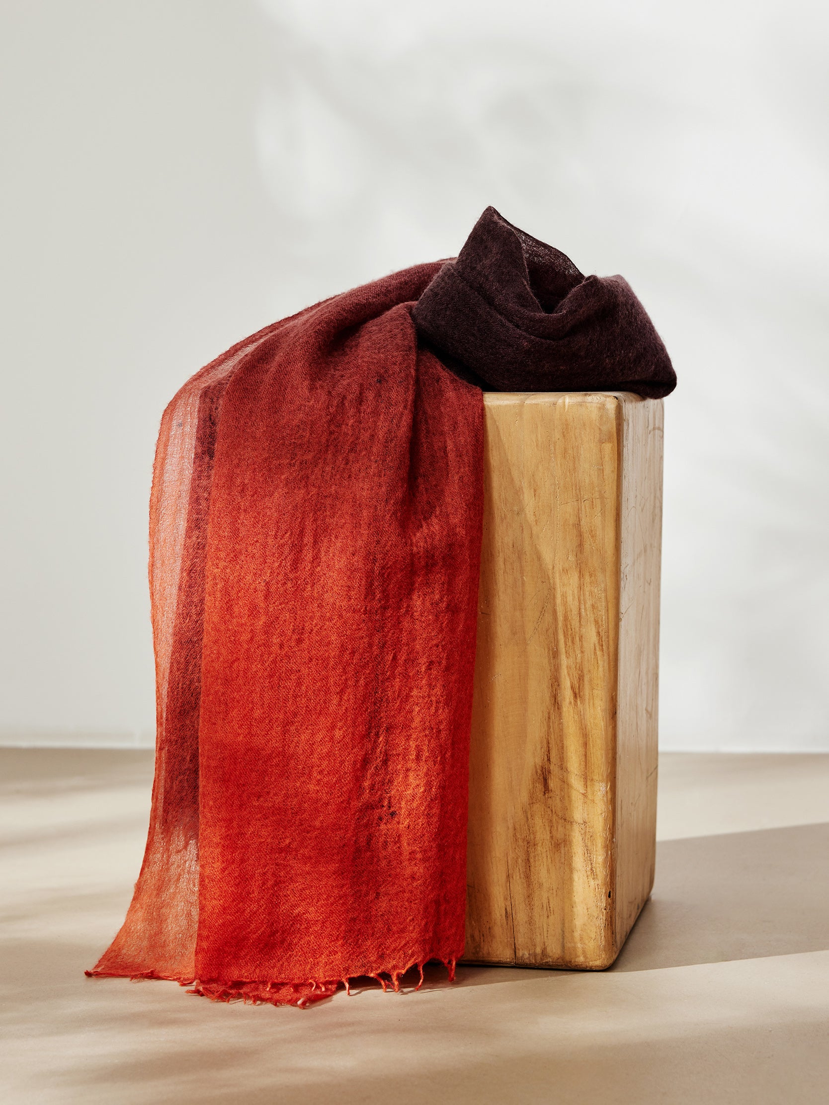 Long cashmere gradient scarf