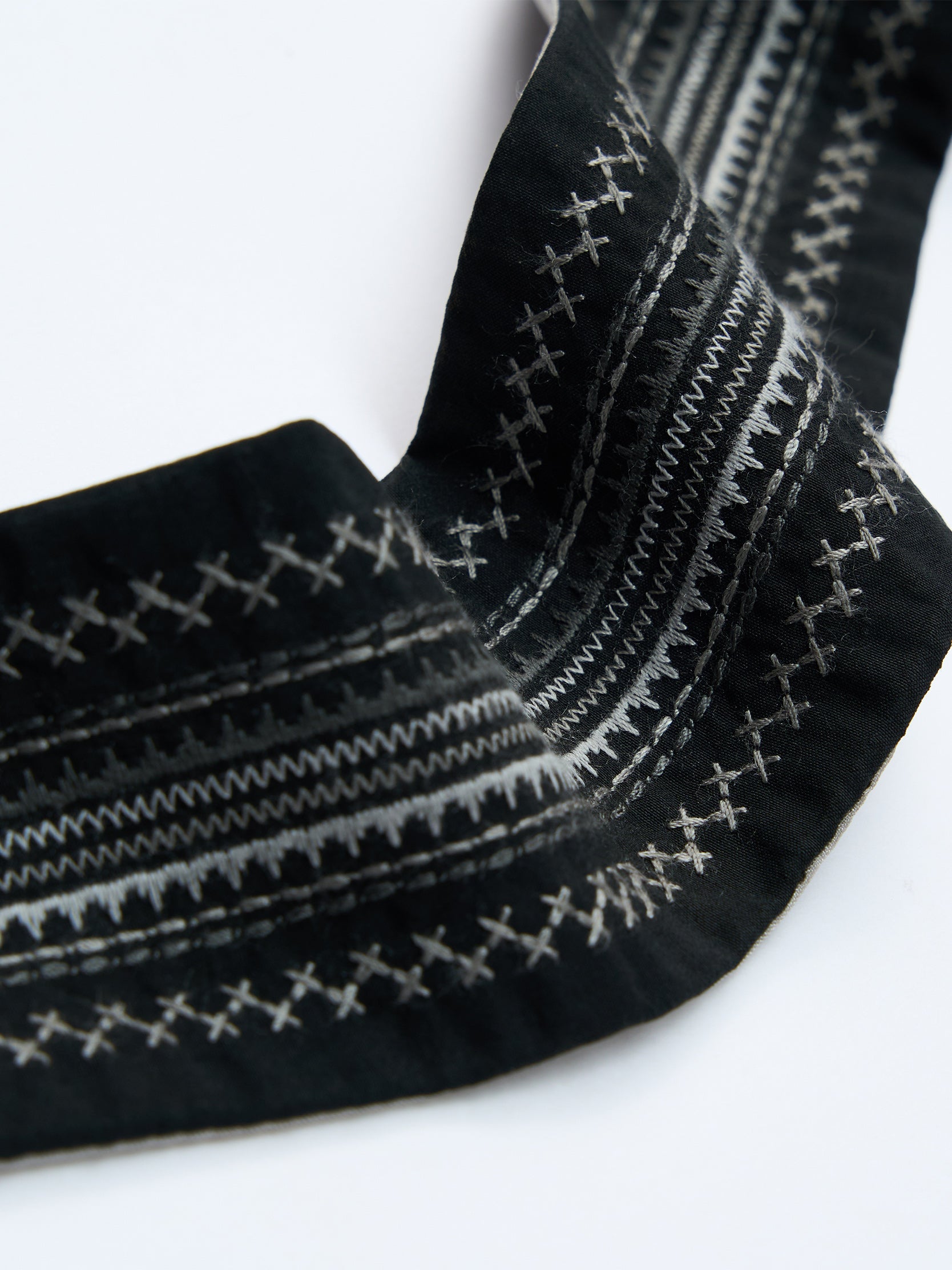 Gambiered canton silk embroidered beaded fringed neckwear